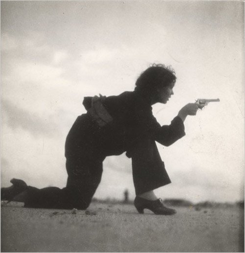 Snímek válečné fotografky Gerdy Taro ukazuje trénink ženských složek republikánských milicí, 1936. © Public domain.