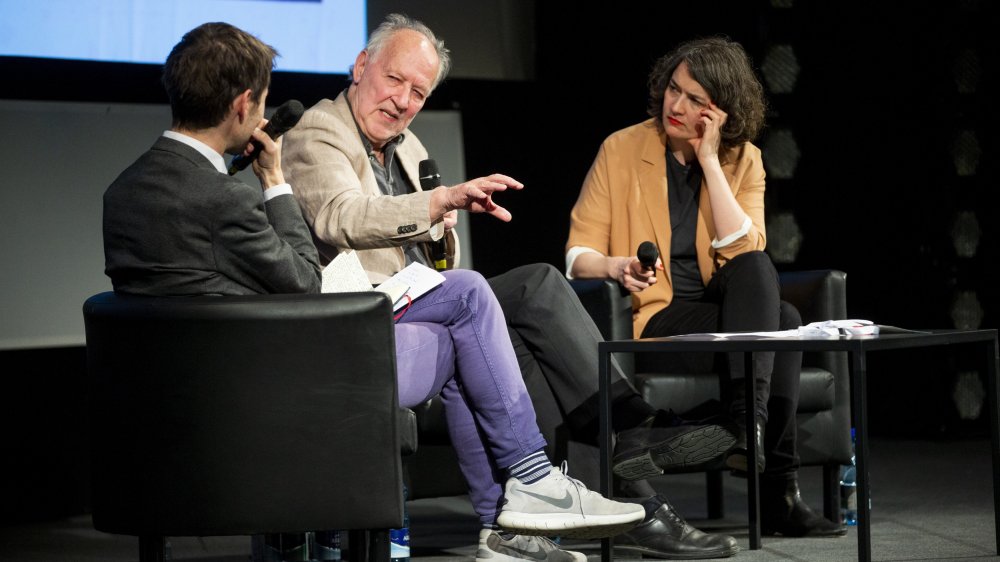 Werner Herzog na masterclass na švýcarském festivalu Visions du Réel v Nyonu diskutuje s uměleckou ředitelkou festivalu Emilií Bujèsovou
