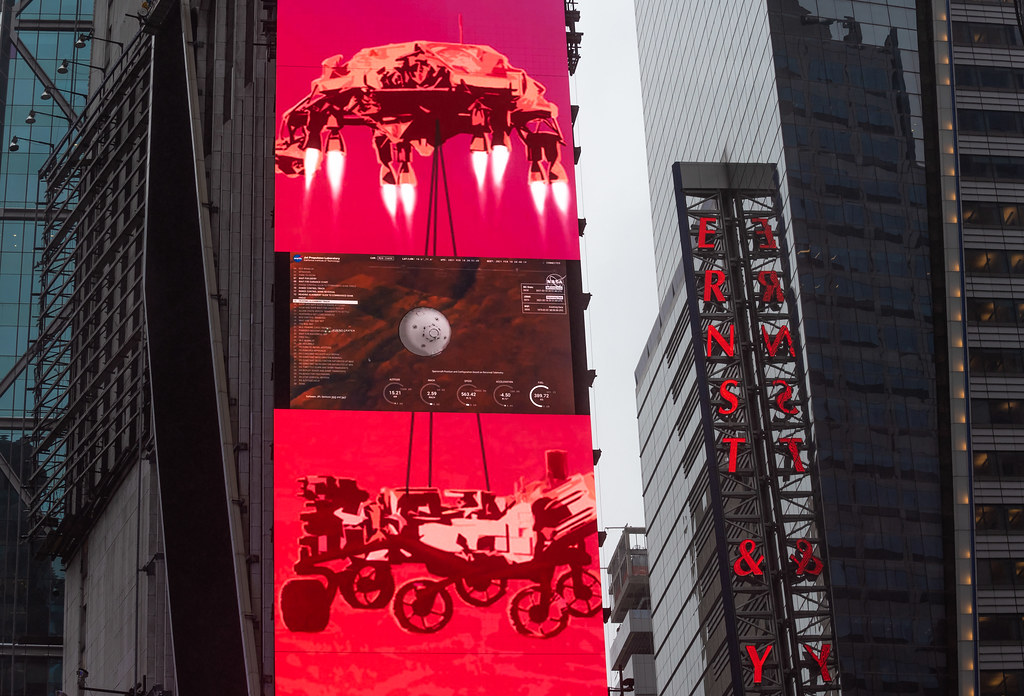 Billboardy zobrazující vozítko Perseverance na Times Square v New Yorku jsou důkazem profesionálního marketingu NASA. Foto NASA