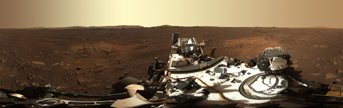 Panoramatický snímek pořízený z Marsu prostřednictvím "stroje vidění", roveru Perseverance. Foto NASA