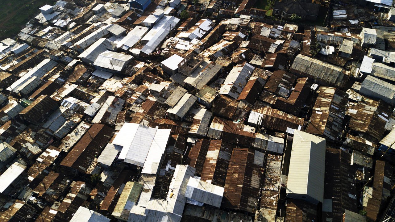 <b><i>Kibera: Příběh slumu</i></b>