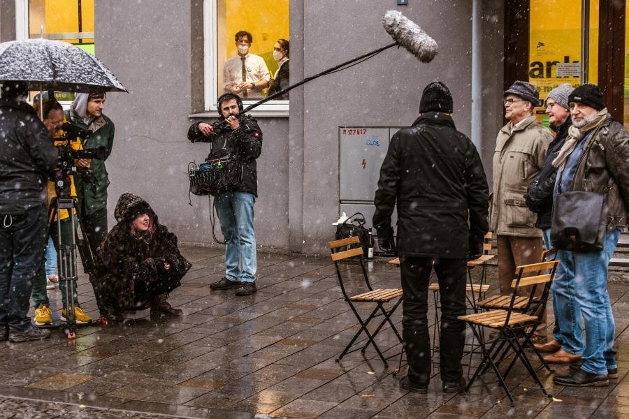 Z natáčení dokumentu <b><i>Hledání Jana Skácela</i></b>. Foto ČT Brno