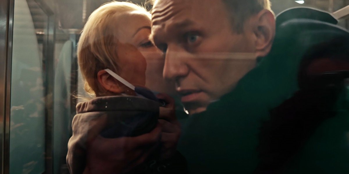 <b><i>Navalnyj</i></b>