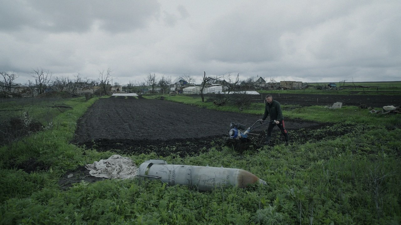 Z filmu <b><i>Militantropos</i></b> (r. J. Smith, Alina Gorlova a S. Mozgovyi). Zdroj Austrian Films