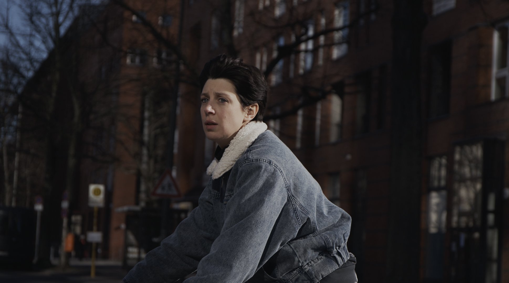 Z filmu <b><i>Neplacené volno</i></b> (r. Paula Ďurinová, 2025)