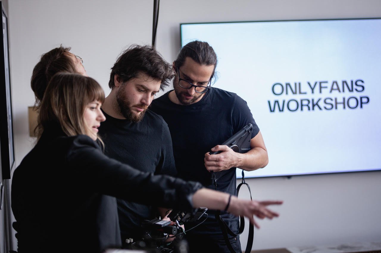 Z natáčení filmu <b><i>Virtuální přítelkyně</i></b>. Autor Adam Hříbal