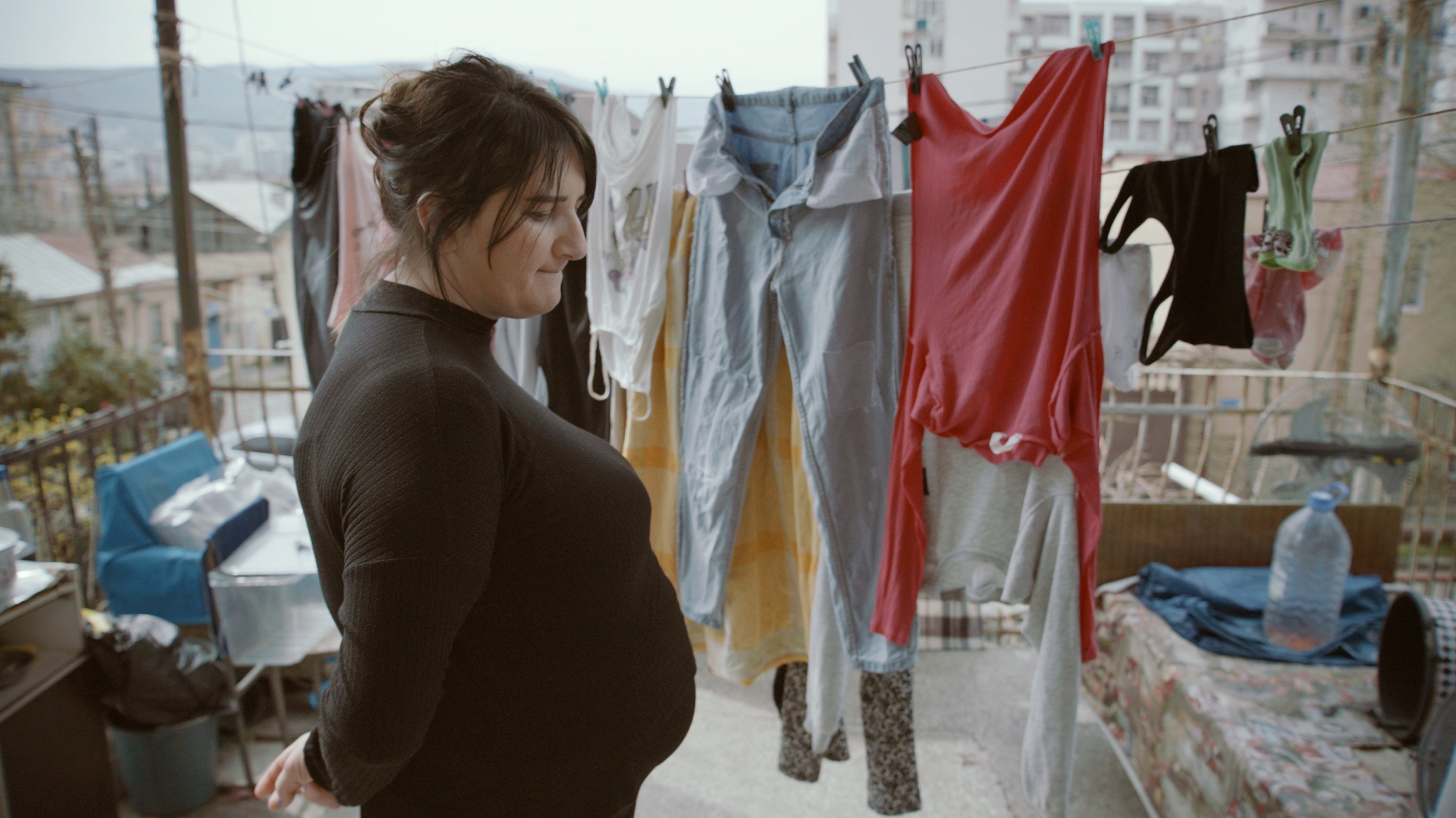 Z filmu <b><i>Smlouva na devět měsíců</i></b> (r. Ketevan Vashagashvili, 2025). Zdroj Jeden svět