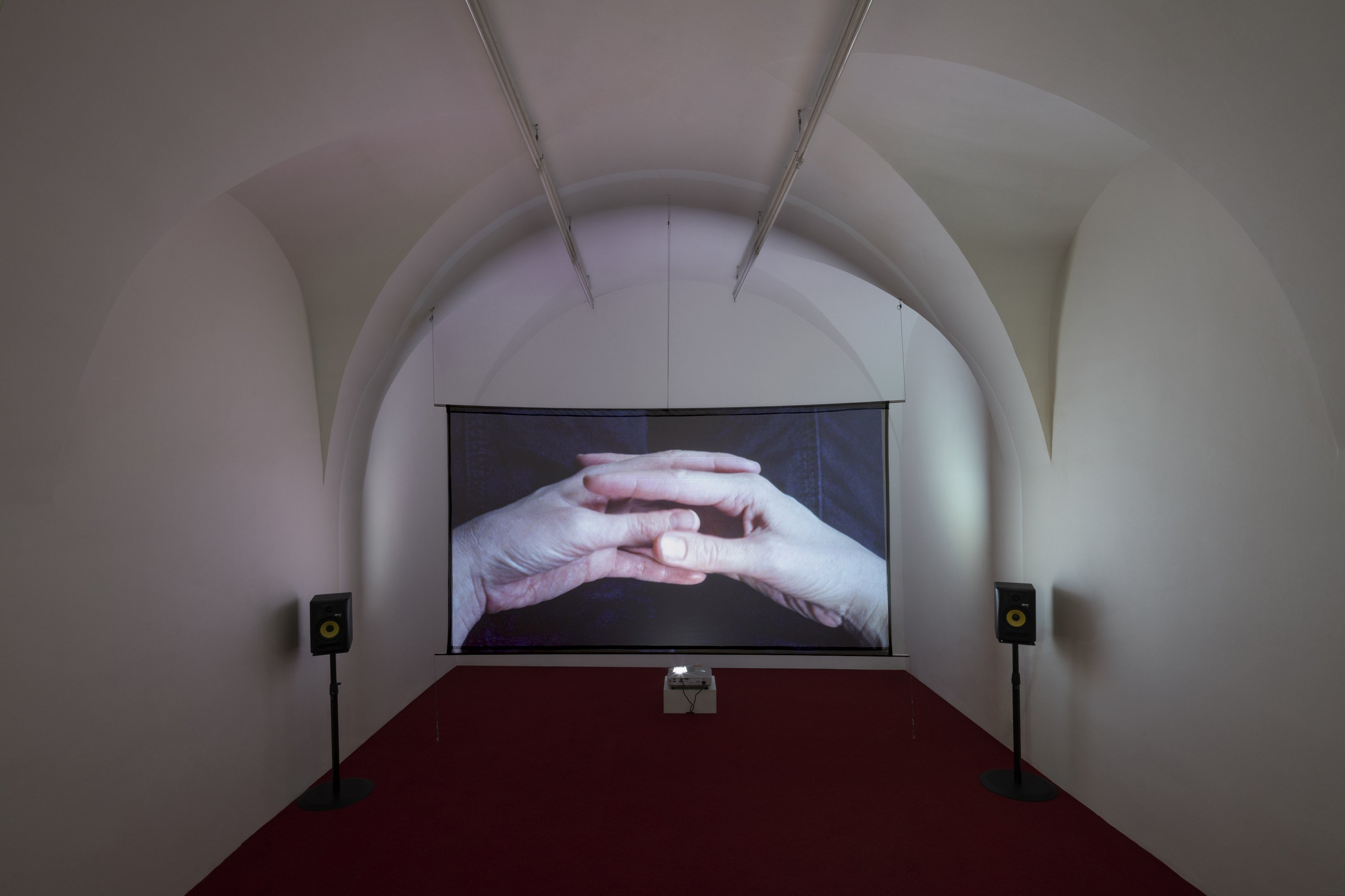 Z filmu <b><i>Jak si nepamatovat svá těla (2025)</b></i> (r. Lucie Rosenfeldová, 2025). Foto Eva Rybářová Zdroj Galerie TIC