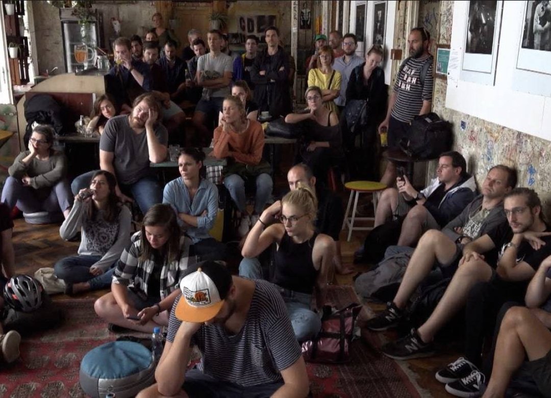 Z filmu <b><i>80 rozlícených novinářů</b></i>. Zdroj Institut dokumentárního filmu