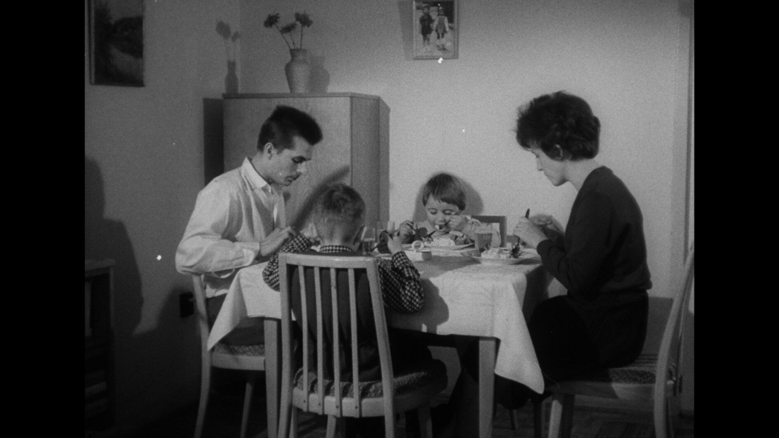 Z filmu <b><i>Děti bez lásky</b></i> (r. Kurt Goldberger, 1963). Zdroj MFDF Ji.hlava 