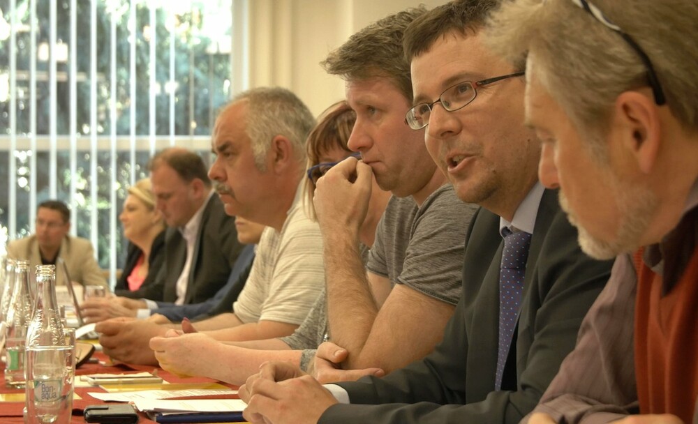 <b><i>Bydlet proti všem</i></b>