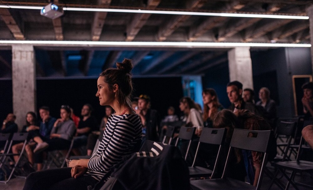 Ozvěny loňského ji.hlavského festivalu v Bratislavě se kvůli pandemii z plánovaného jarního termínu přesunuly na léto