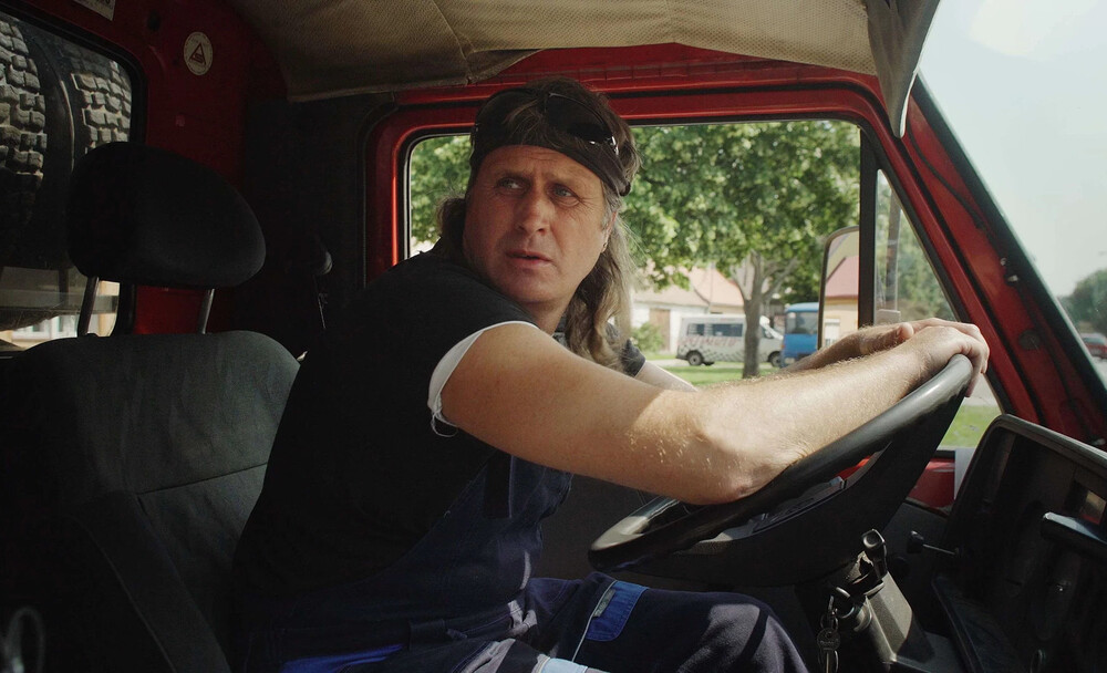 <b><i>Láska pod kapotou</i></b>. Foto Aerofilms