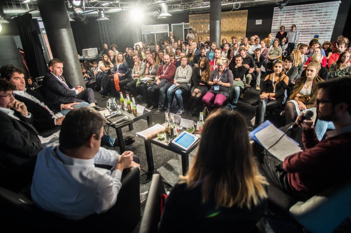 Bezpečnost novinářů, politické tlaky nebo zahleděnost do sebe sama