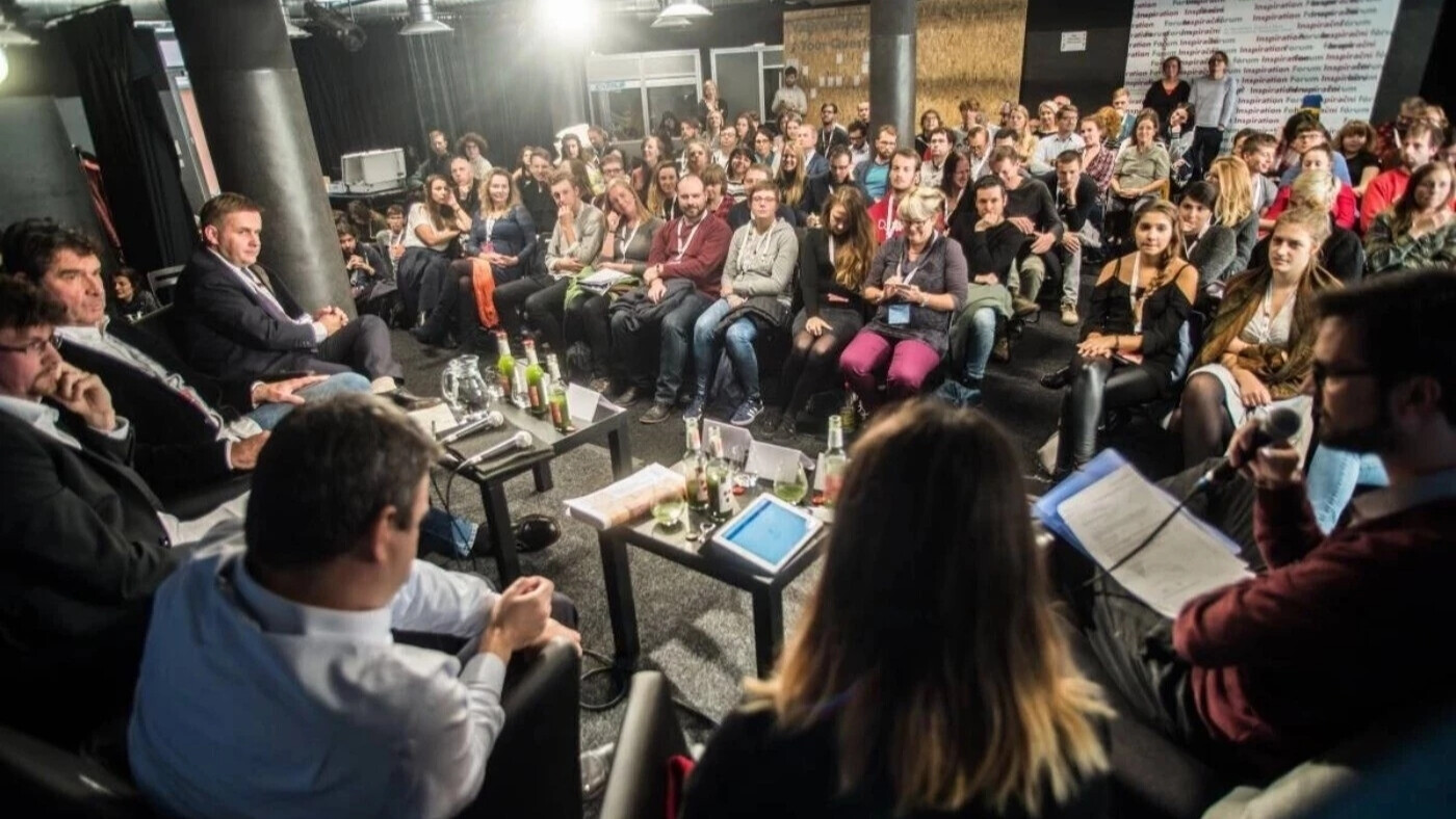 Bezpečnost novinářů, politické tlaky nebo zahleděnost do sebe sama