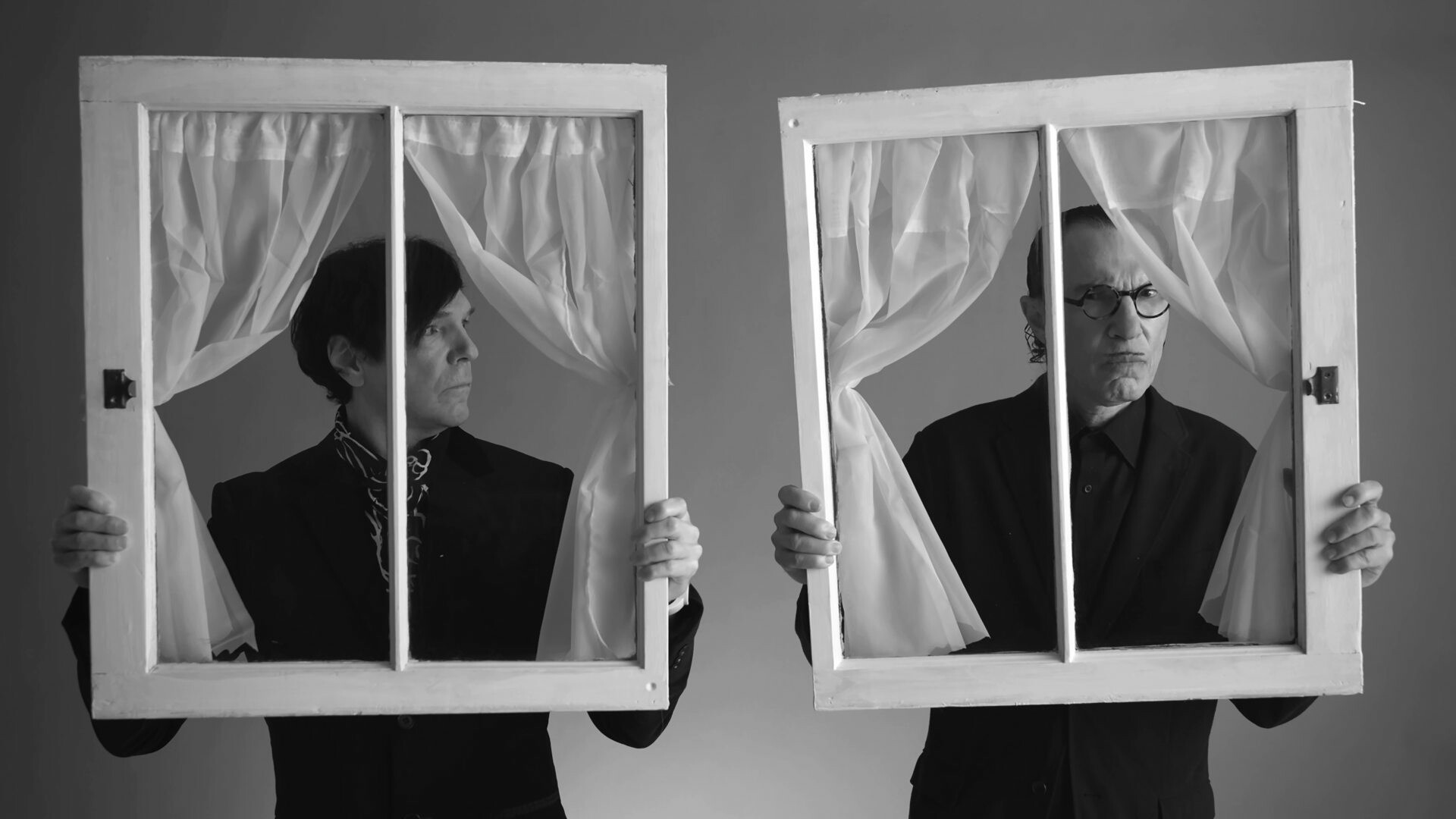 Sleduj Bourdaina, poslouchej Sparks
