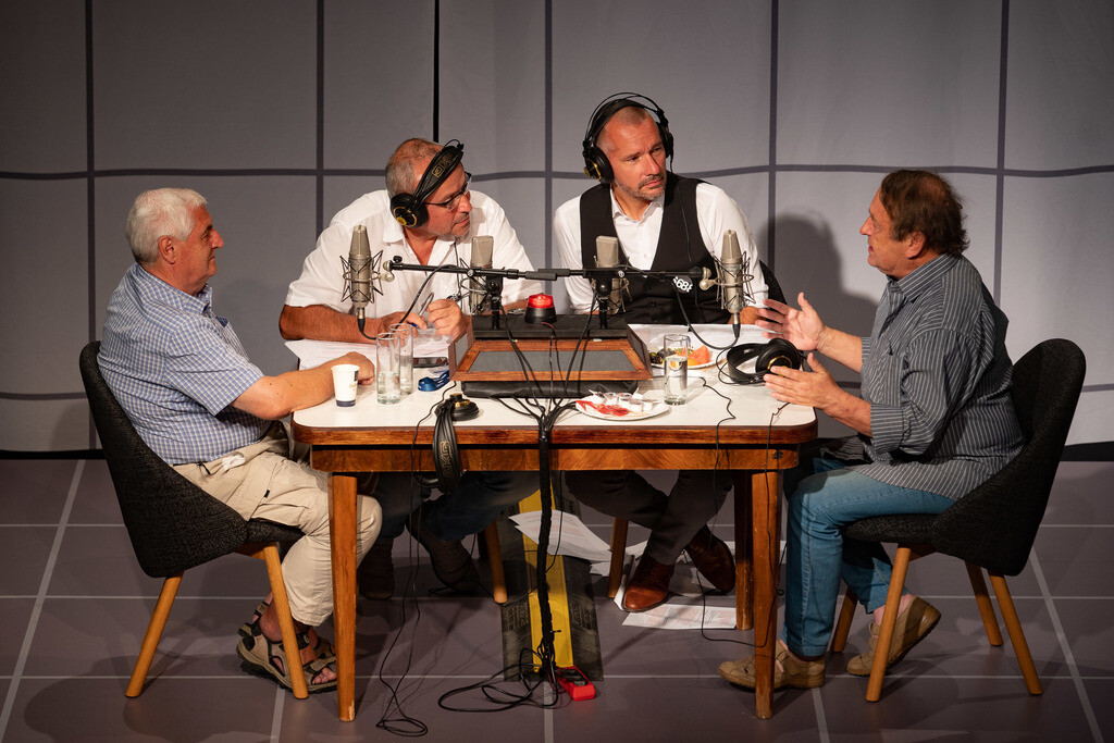 Srpnové sympatie rozhlasu. Na jak dlouho?