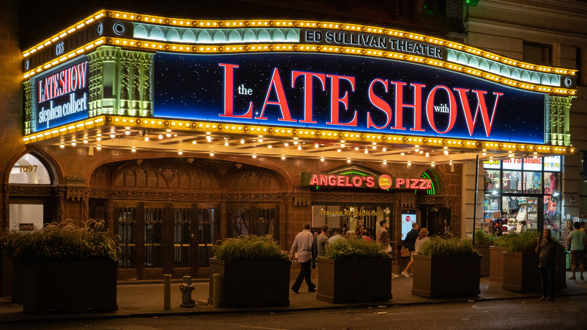 Volání po lepší late night aneb fiktivní rozhovor se Stephenem Colbertem