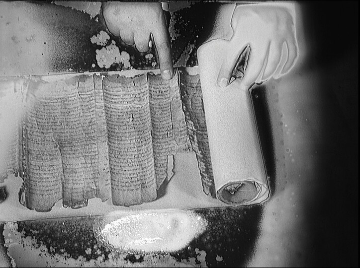 Film z beden pod hokejovým kluzištěm