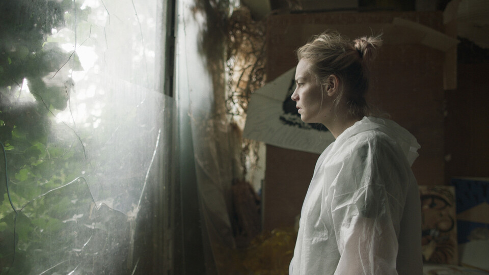 Nora Štrbová. keď som vošla dnu, bolo ťažké vyjsť von