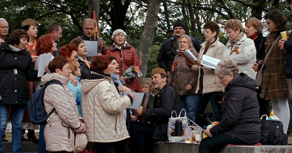 Totalitní obrysy karnevalové společnosti – Den vítězství Sergeje Loznitsy