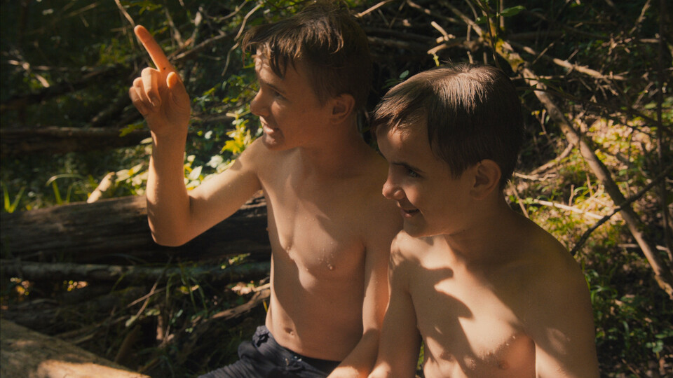 Ukázat problémy současné generace prizmatem radikální rodiny?