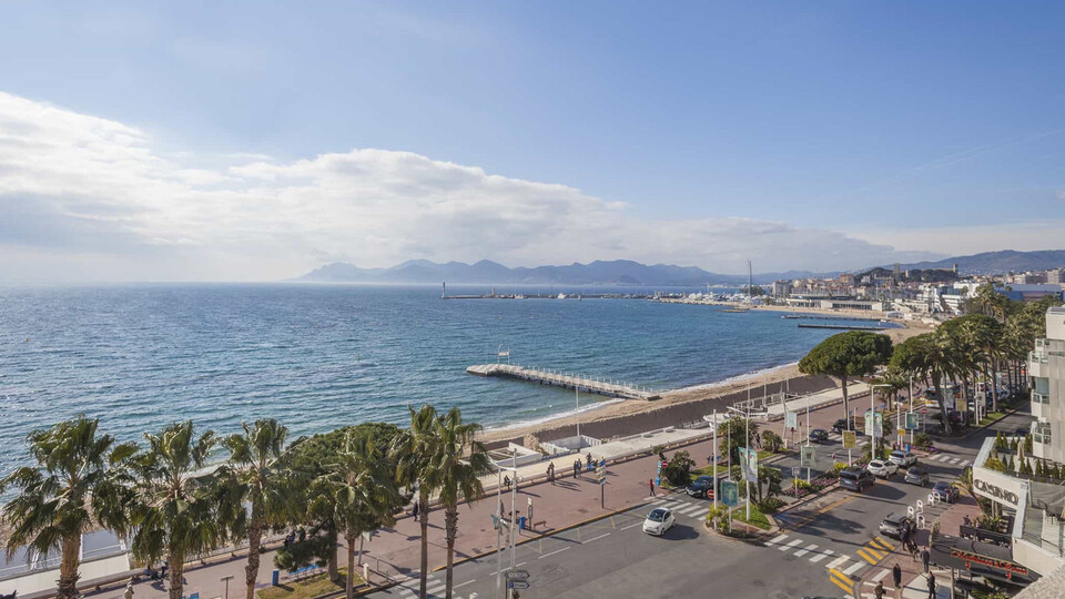 Velké vysílací platformy nyní nakupují zábavu, ne dokumenty, protože lidé mají dost svých starostí