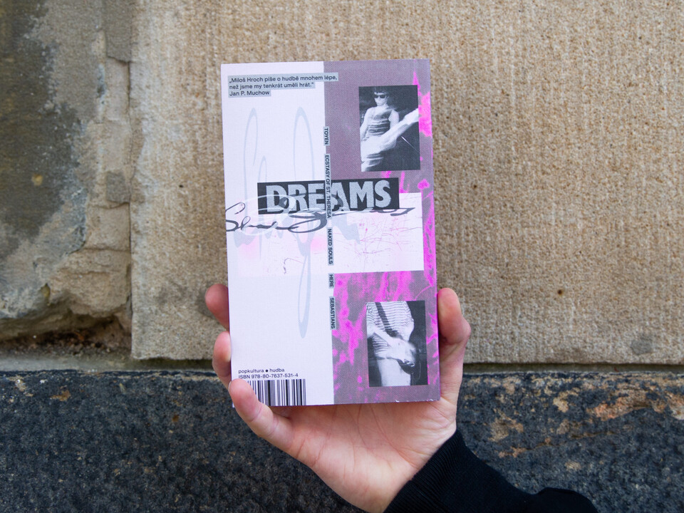 Hudba plná kouře a hluku. Šeptej nahlas