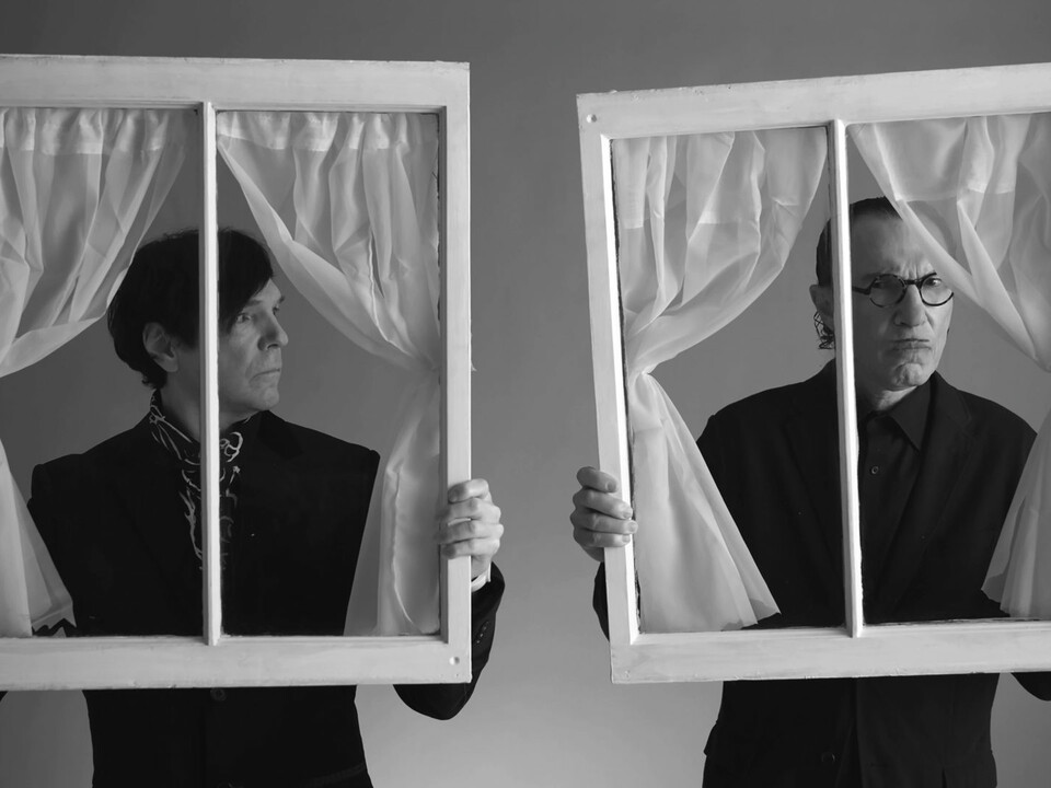 Sleduj Bourdaina, poslouchej Sparks